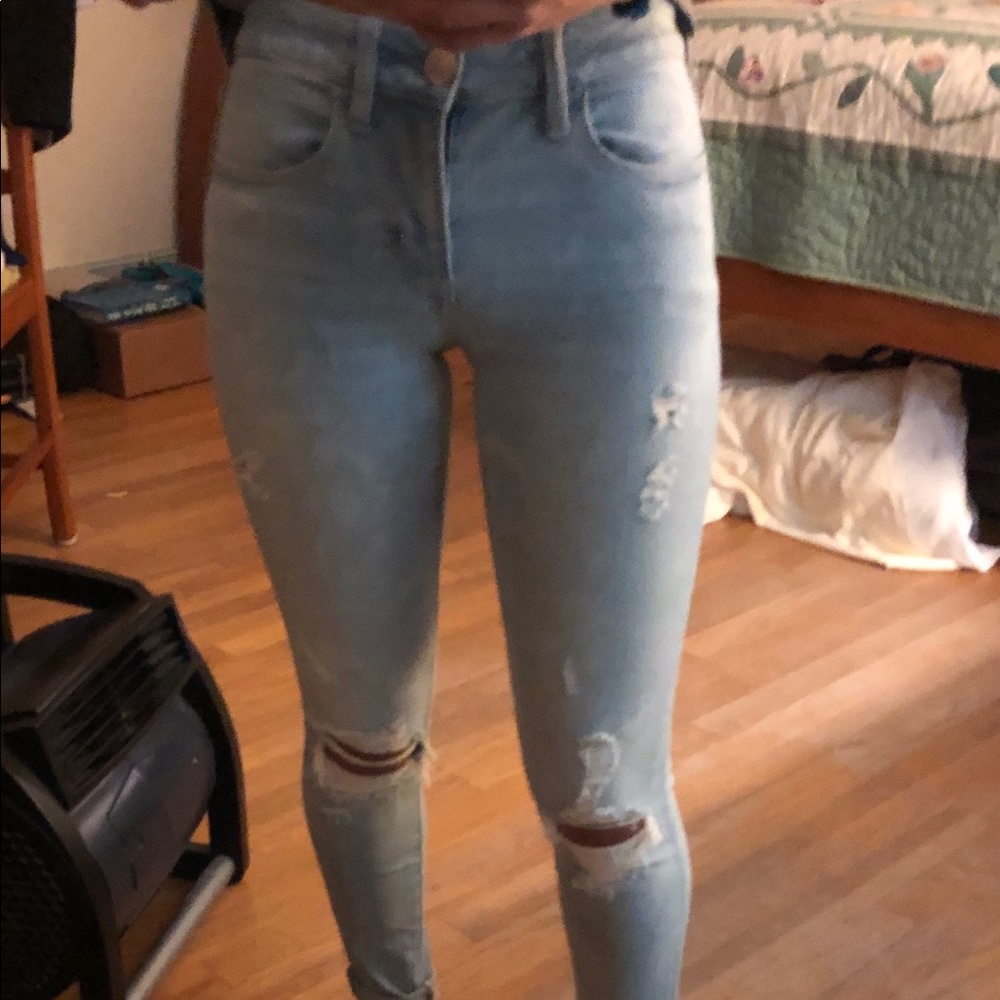 Super cute light wash ripped jeans!